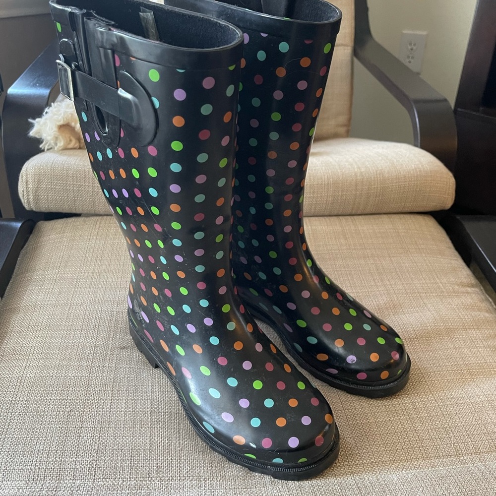 Black polka dot rain boots